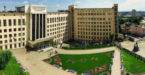 В университете имени Бекетова начался учебный год и открыли новые классы