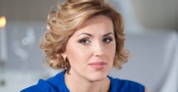 Геннадий Кернес поздравил с днем рождения почетную харьковчанку Яну Клочкову