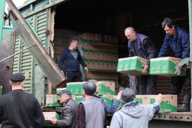 Партию гуманитарной помощи передали Лозовской громаде