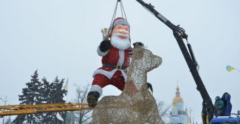 В городе демонтируют новогодние инсталляции