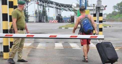  Срок ограничен. Сколько мужчины с разрешением на выезд могут находиться за границей 