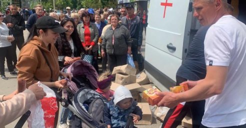 Харьковчане продолжают получать гуманитарную помощь