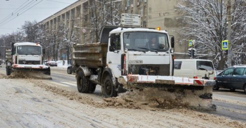 Дороги Харькова убирают более полусотни снегоуборочных машин