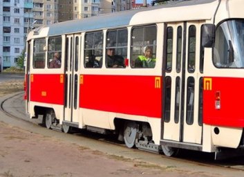 В Харькове суд объявил приговор хулигану, который в час остановил трамваи