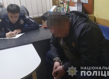 Бил шилом в шею и требовал денег: мужчину задержали за попытку убийства (ФОТО)