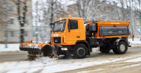 Дороги Харькова убирают более 140 снегоуборочных машин