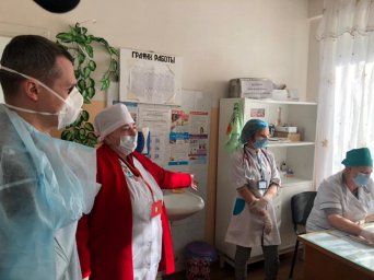 Алексей Кучер выяснил потребности Красноградской ЦРБ, которая будет принимать пациентов с COVID-19