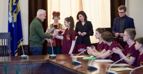  Игорь Терехов вручил награды призерам Всеукраинской олимпиады по математике 