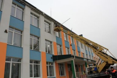 В Изюмском лицее №2 завершают капитальный ремонт