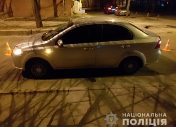 Избегая столкновения, автомобиль вылетел на встречку и сбил пешехода