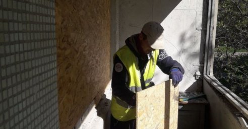 В Харькове повреждения домов устраняют почти полтысячи строителей