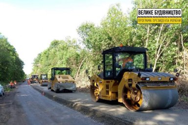 Дорожники уложили 3,8 км выравнивающего слоя асфальтобетона на дороге Пересечное - Березовское