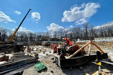 Начался монтаж колонн нового корпуса онкологического центра