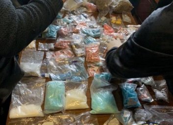 Оптовый склад наркоты: хозяйка горы психотропов - под стражей (ФОТО)