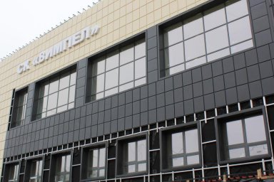 В Балаклейском спорткомплексе &laquo;Вымпел&raquo; заканчивают фасадные работы