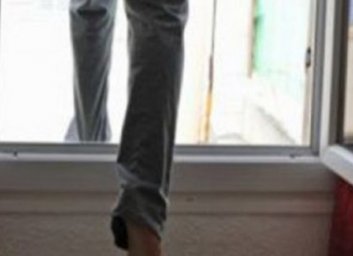 На Салтовке парень выбросился из окна