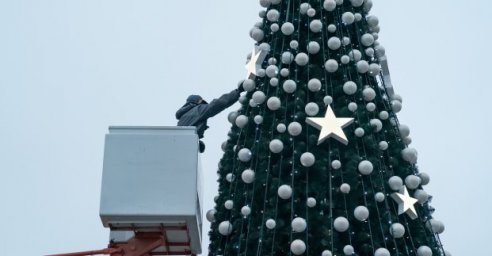 В парке Горького началась подготовка к Новому году