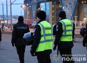 Футбол. На матч явятся более 300 вооруженных людей