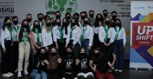 Харьковские школьницы создали профориентационную игру для подростков