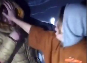 Кулаком в голову и ногой в живот: школьницы жестоко избили подругу (ВИДЕО)