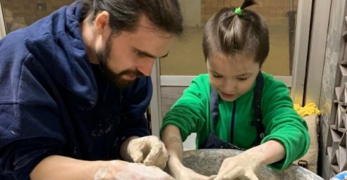 В харьковском метро провели мастер-класс по керамике