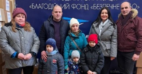  В Харькове дети из многодетных семей получили теплые вещи 