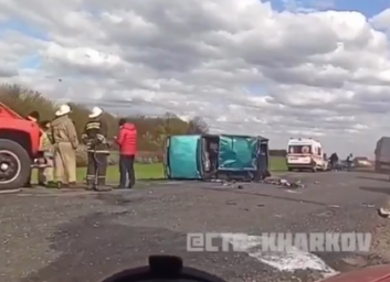 ДТП: столкновение с перевертышем под Харьковом (ВИДЕО)