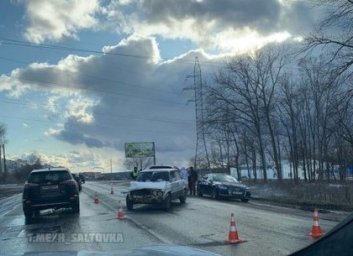 Лобовое столкновение на Окружной зафиксировал регистратор одного из участников (ВИДЕО)