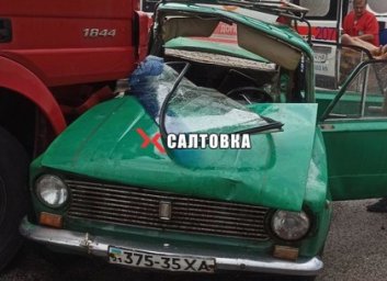Жесткое ДТП: Жигули попали под фуру - два человека в больнице (ФОТО)