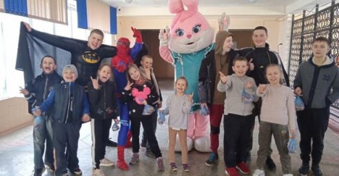 В харьковских школах и на станциях метро проводят спектакли для детей