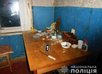 Одного убила, другого - тяжело ранила: рецидивистка вновь в наручниках