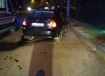 На пешеходном переходе Chevrolet сбил двух человек (ФОТО)