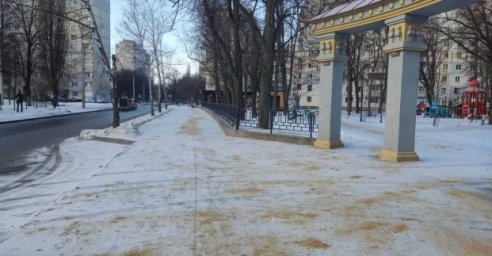  В Харькове продолжаются работы по уборке снега 