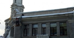 Харьковчан просят быть внимательными и остерегаться падения сосулек