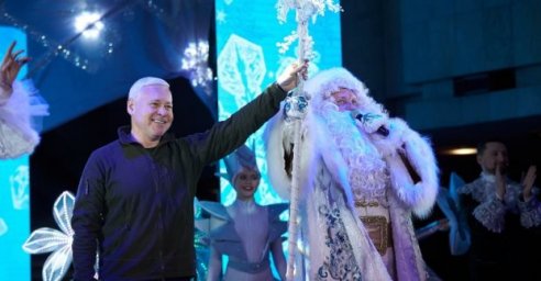  В Харькове засияла главная елка города 