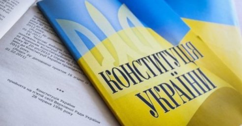 Геннадий Кернес поздравляет харьковчан с Днем Конституции