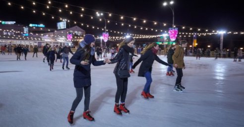 На площади Свободы работает каток (расписание)