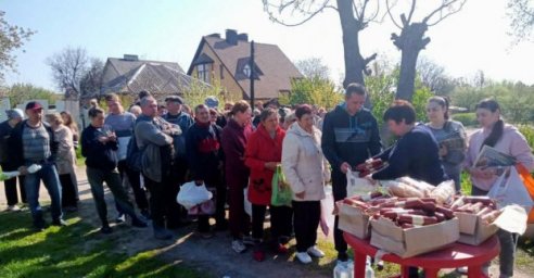 Жителям частного сектора раздают гуманитарную помощь