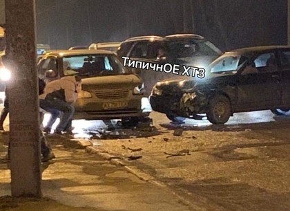 ДТП: проспект перегородили две столкнувшиеся легковушки (ФОТО)