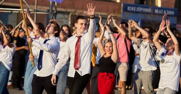 На площади Свободы прошел парад-карнавал, посвященный Дню знаний