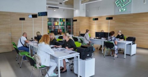 Город продолжает помогать жителям Жихаря в оформлении недвижимости