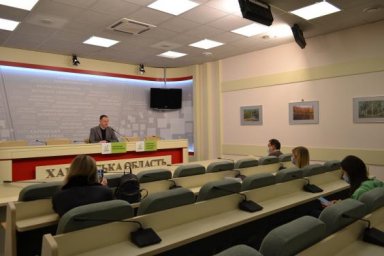 Дорожники Харьковщины ликвидируют ямочность, возникающую из-за колебаний температур