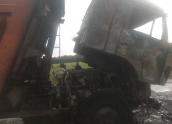 КамАЗ с зерном загорелся на ходу (ФОТО)