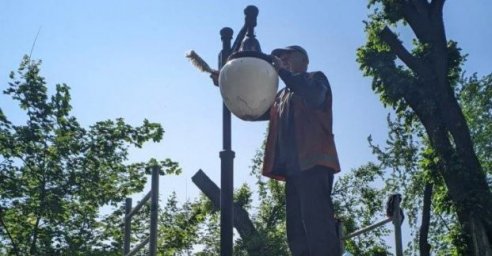  На Салтовке продолжают восстанавливать уличное освещение 