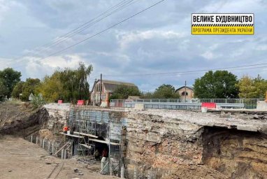 На мосту в Коробочкино укладывают монолитную железобетонную плиту