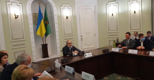 Геннадий Кернес обсудил с главврачами города внедрение нового медицинского сервиса