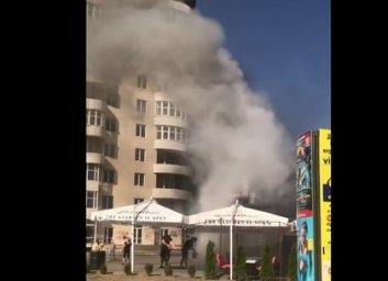 Пожар на Алексеевке: горит магазин (ВИДЕО)