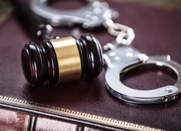 Мошенничество и халатность: директор ООО предстанет перед судом