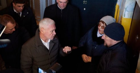Пострадавший от пожара дом на улицы Культуры приводят в порядок