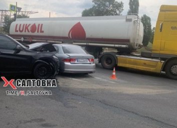 ДТП: жесткая встреча легковушек перегородила дорогу (ФОТО)